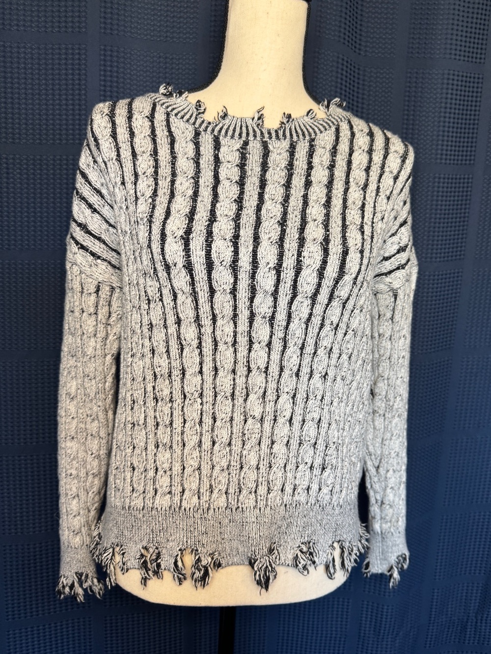 Bibi Women's Gray Cable Knit Sweater with Fringe